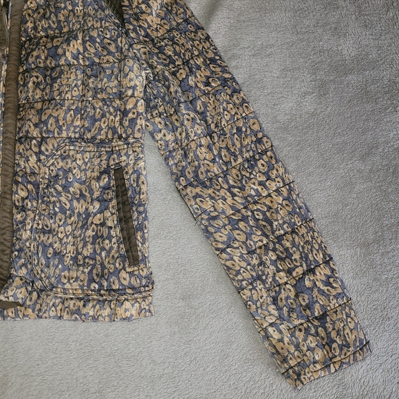 Aritzia Wilfred quilted jacket size 2 - Picture 8 of 16